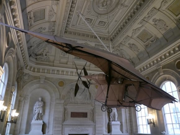 Un aéronef dans le Musée des Arts et Métier