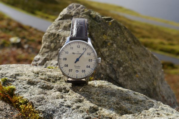 meistersinger-circularis-automatic-dans-la-nature