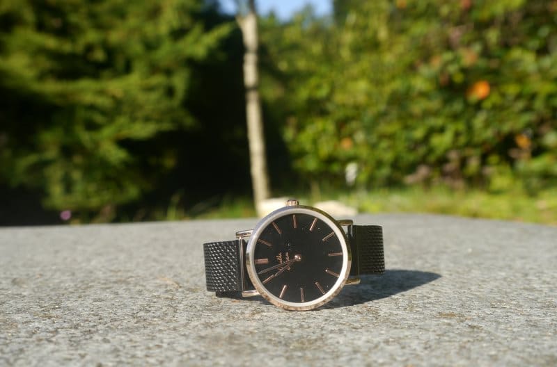 Test de la montre Menthe à l'eau pour les femmes en version rose et noire