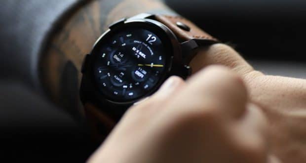 La montre connectée hybride et tactile : que faut-il choisir ?